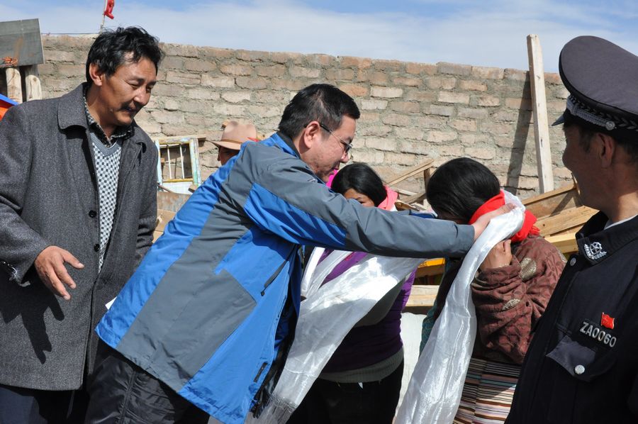 陈毅副局长慰问藏æ°?