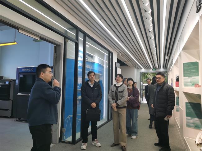 参观.jpg 参观.jpg