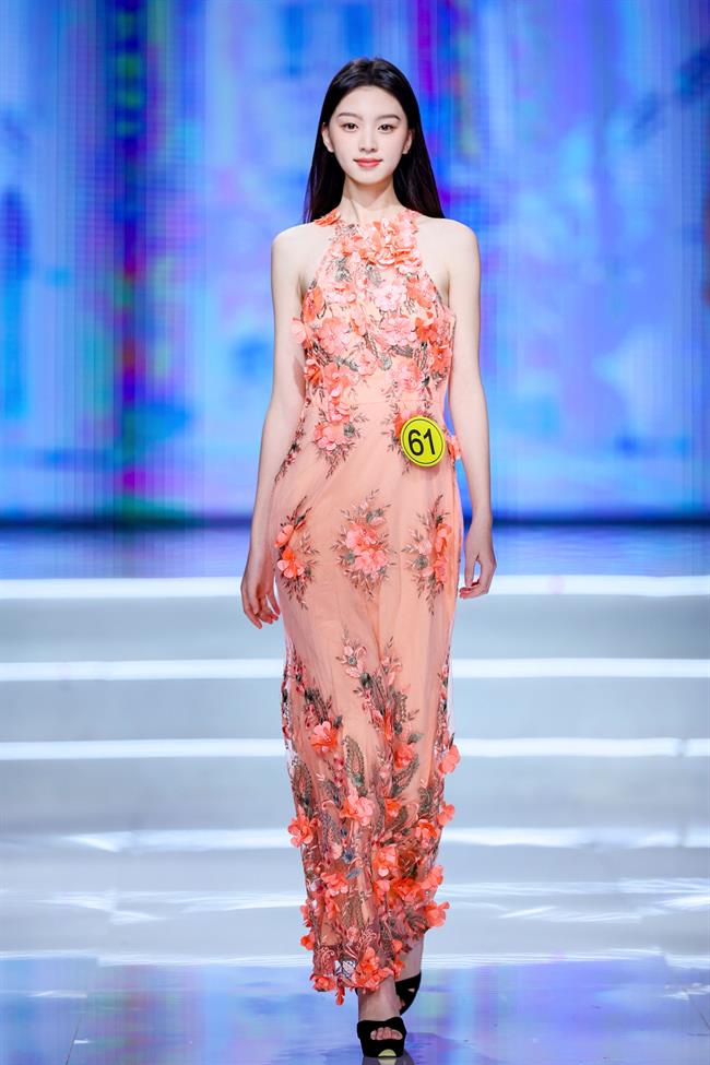 礼服装展示1.jpg 礼服装展示1.jpg