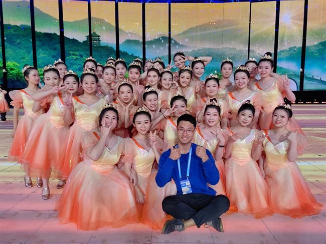 音乐学院学生参加杭州亚(残)运会演出合影1.jpg 音乐学院学生参加杭州亚(残)运会演出合影1.jpg