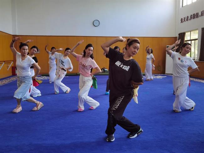 04-3 柴轶佳老师授课.png