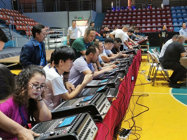 2019“春雨工程”全国边疆民族地区舞台音响调音师培训班实操课.jpg 2019“春雨工程”全国边疆民族地区舞台音响调音师培训班实操课.jpg