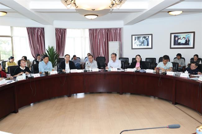 领导和党委班子.jpg 领导和党委班子.jpg