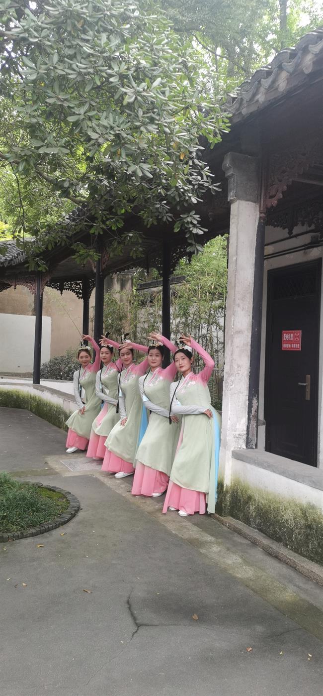 舞蹈.jpg 舞蹈.jpg