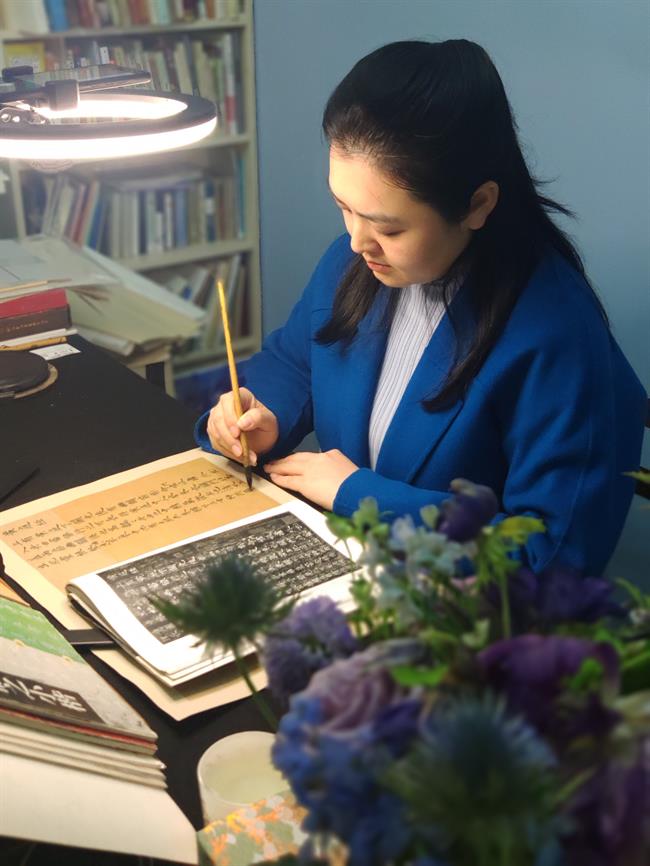 胡晶.jpg 胡晶.jpg