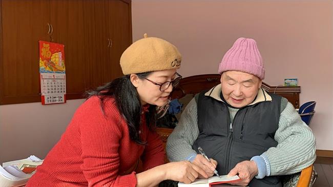 7 与越剧语音专家卢时俊请教、探讨语音问题.jpg 7 与越剧语音专家卢时俊请教、探讨语音问题.jpg