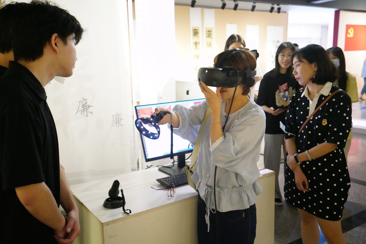 参观4.JPG 参观4.JPG