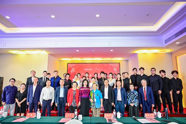 XAH_6400-opq3242985918.jpg XAH_6400-opq3242985918.jpg