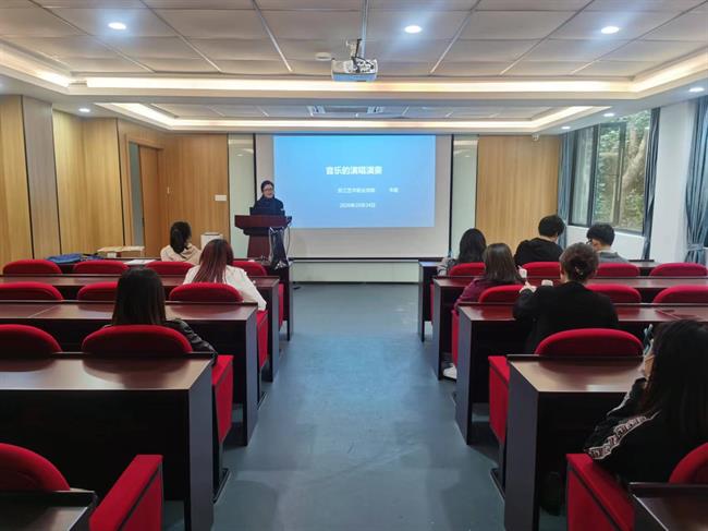 成人高等教育授课.jpg 成人高等教育授课.jpg