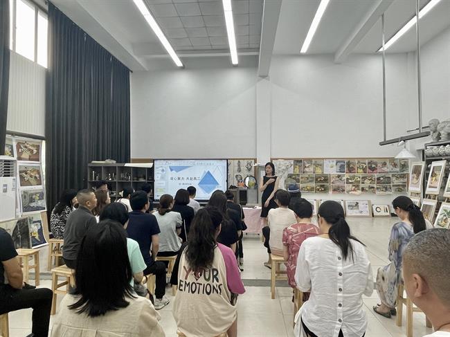 2023年高二学生家长会.jpg 2023年高二学生家长会.jpg