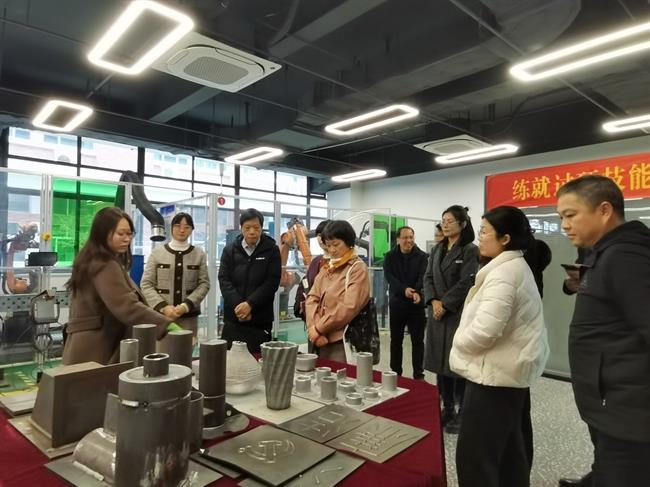 参观 (2).jpg 参观 (2).jpg