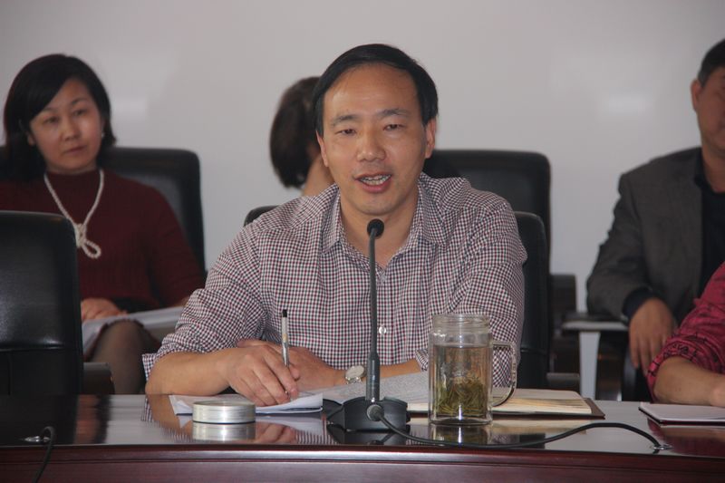 党委委员、纪委书记夏开堂发言