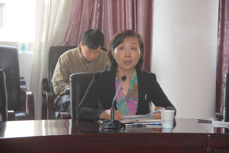 党委副书记黄杭娟主持会议