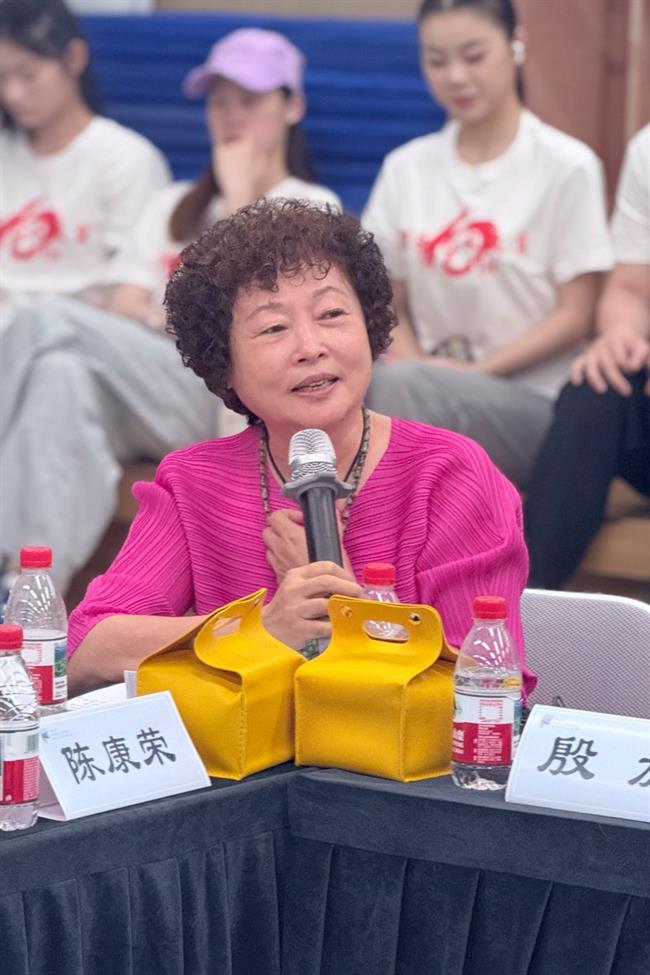 陈春燕.jpg 陈春燕.jpg