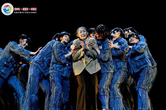 7.原创作品《东流山上杜鹃红》获2021年全国第六届大学生艺术展演活动乙组一等奖、优秀创作奖.jpg 7.原创作品《东流山上杜鹃红》获2021年全国第六届大学生艺术展演活动乙组一等奖、优秀创作奖.jpg