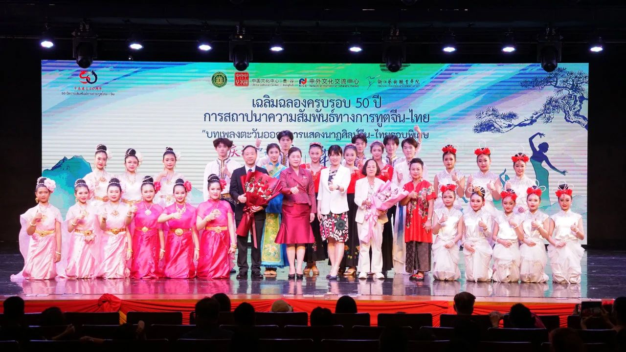 泰国合照2.jpeg 泰国合照2.jpeg