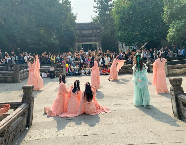 7.第七届乌镇戏剧节 古镇嘉年华剧目《聊·斋》(2).jpg