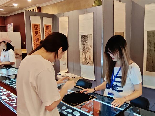 7.10展销区-给顾客展示.jpg